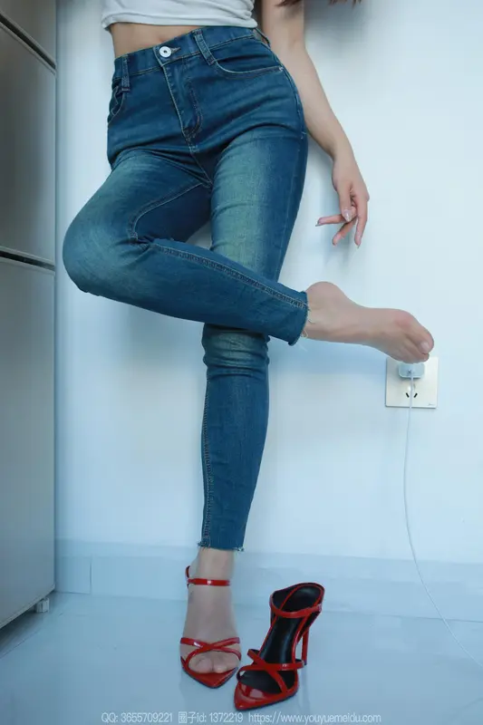 [IESS异思趣向] 2024.11.17 丝享家 1900 兔兔《裤里丝（上）》 - IESS